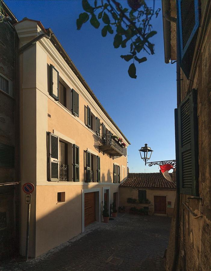Dimo' Re Bed & Breakfast Farnese Exterior photo